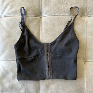 Cropped tank w/hook enclosure & adjustable straps